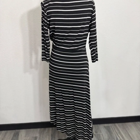 Bobeau Long Sleeve Dress in Classic Black - Picture 6 of 8